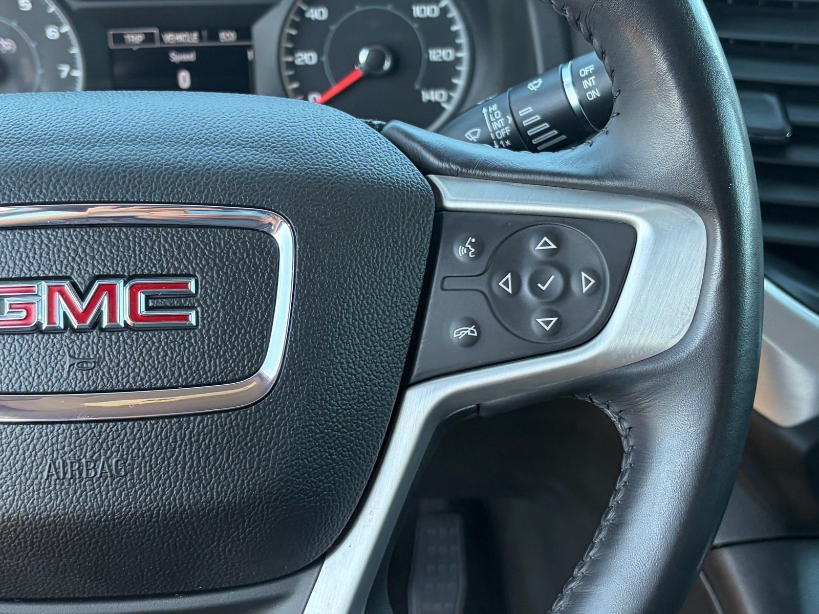 Used 2018 GMC Acadia SLE FWD image 13