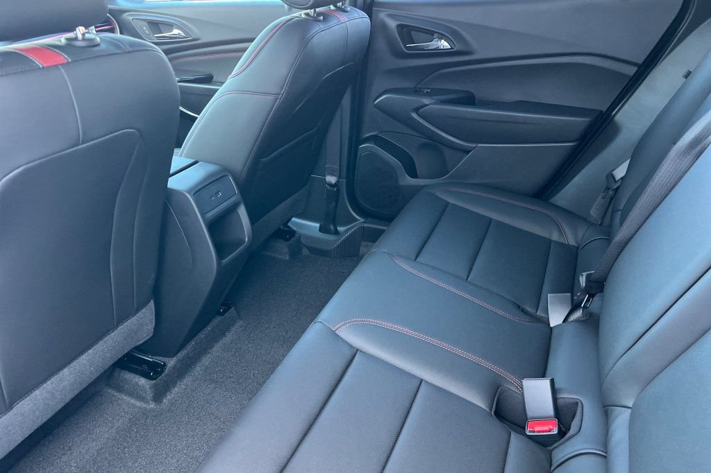 New 2026 Chevrolet Trax RS w/ Sunroof Package FWD image 9
