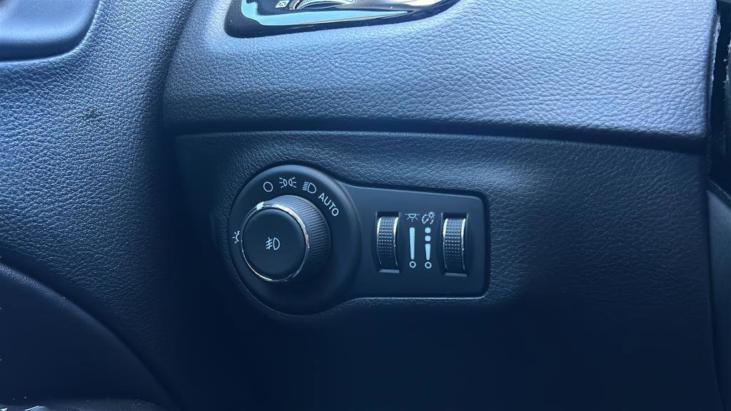 Used 2021 Jeep Compass Limited image 32