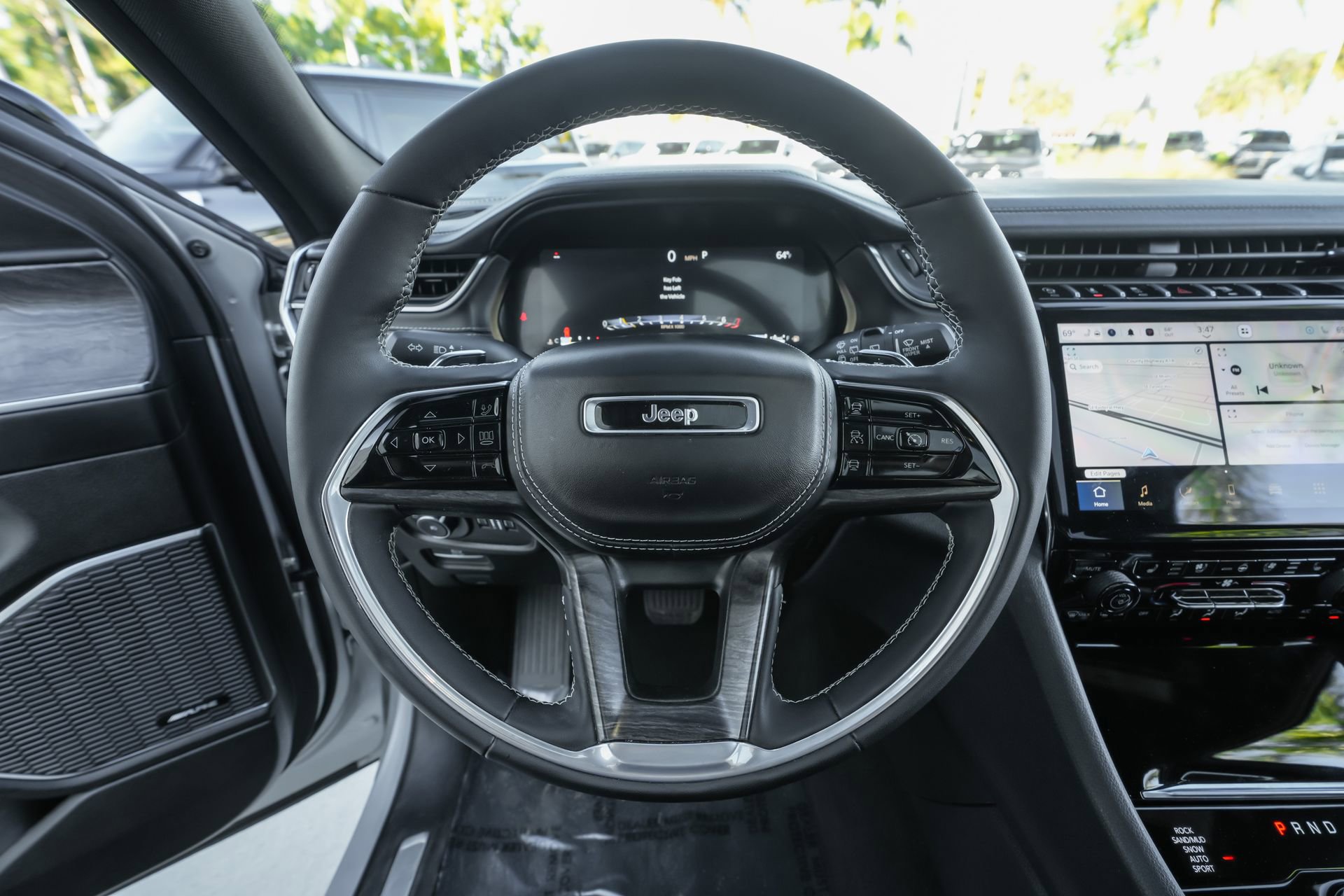 Used 2024 Jeep Grand Cherokee L Overland w/ Trailer Tow Package image 8