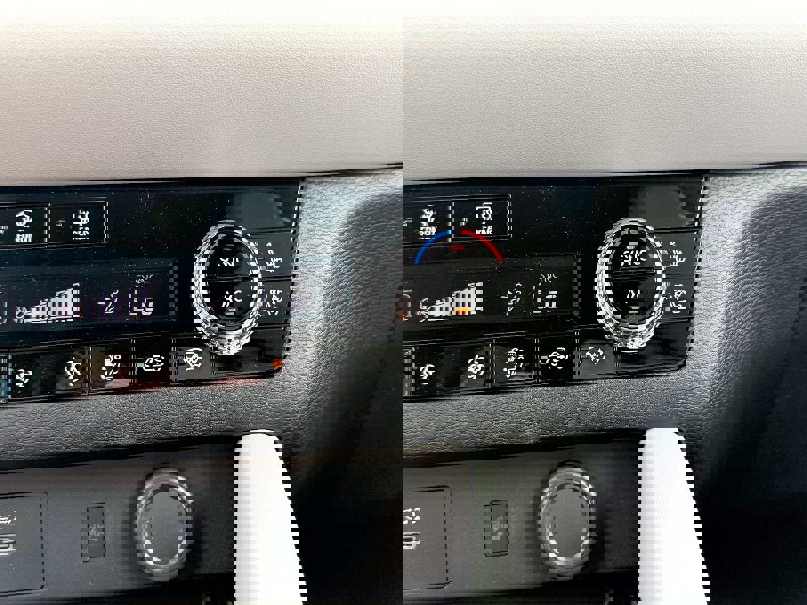 New 2025 Mitsubishi Outlander AWD image 32