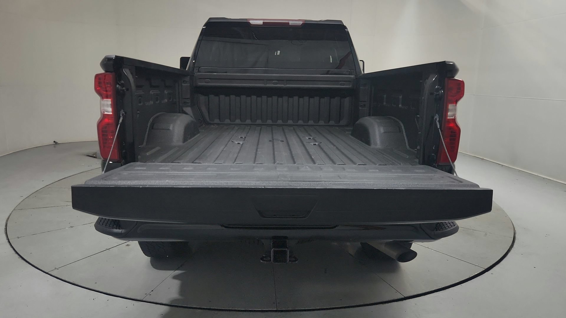Used 2024 Chevrolet Silverado 2500 Custom w/ Custom Convenience Package AWD/4WD image 25
