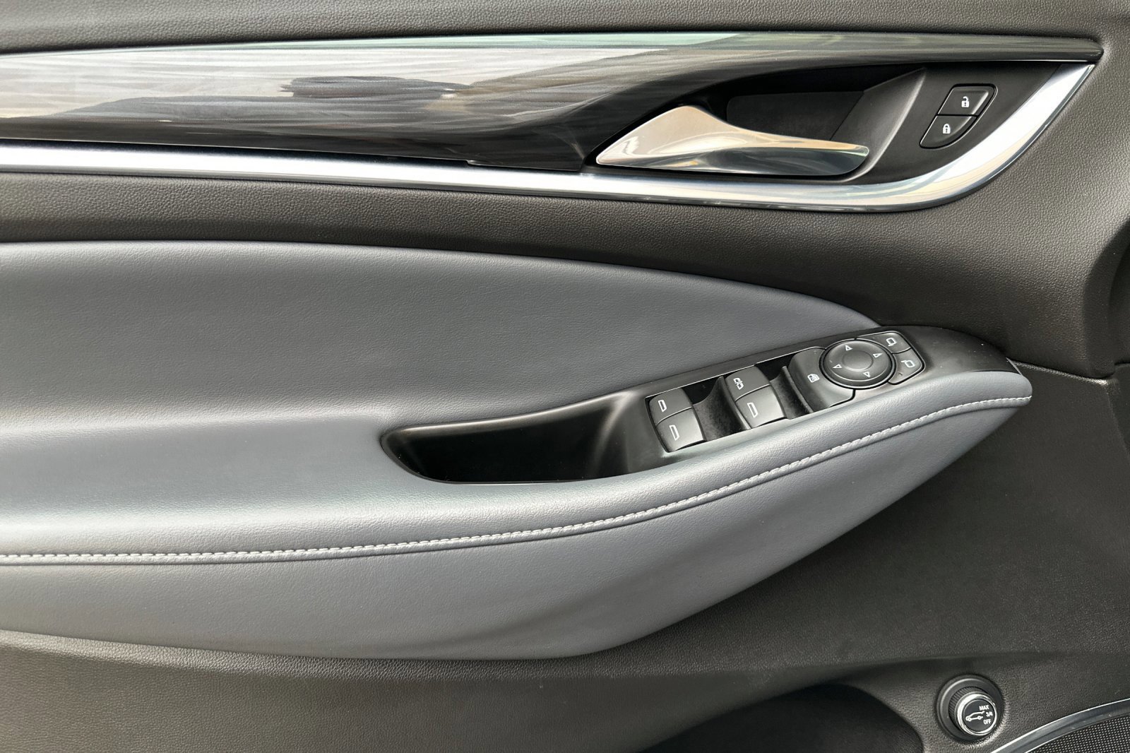 Certified 2024 Buick Enclave Essence FWD image 11