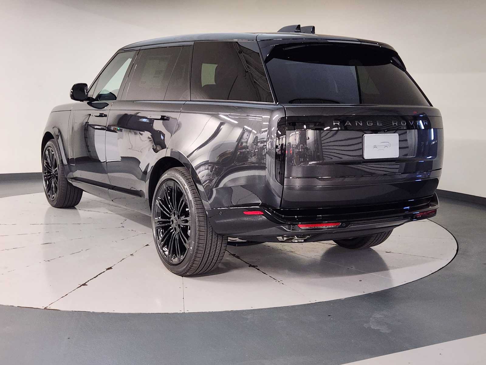 New 2026 Land Rover Range Rover Long Wheelbase SE AWD/4WD image 6