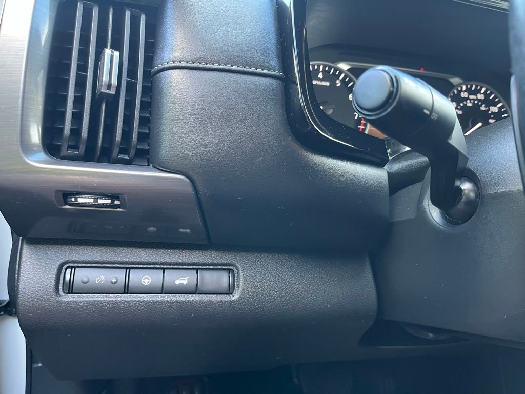 Used 2023 Nissan Pathfinder SL image 30