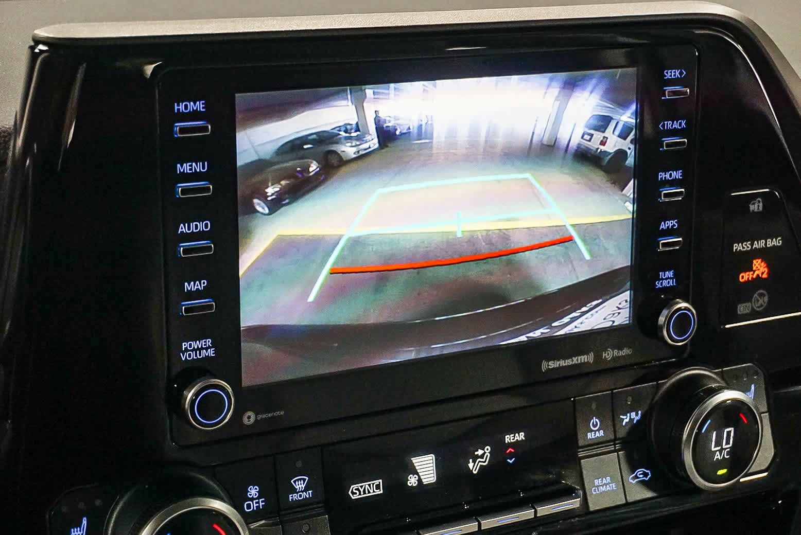 Used 2020 Toyota Highlander XLE image 30