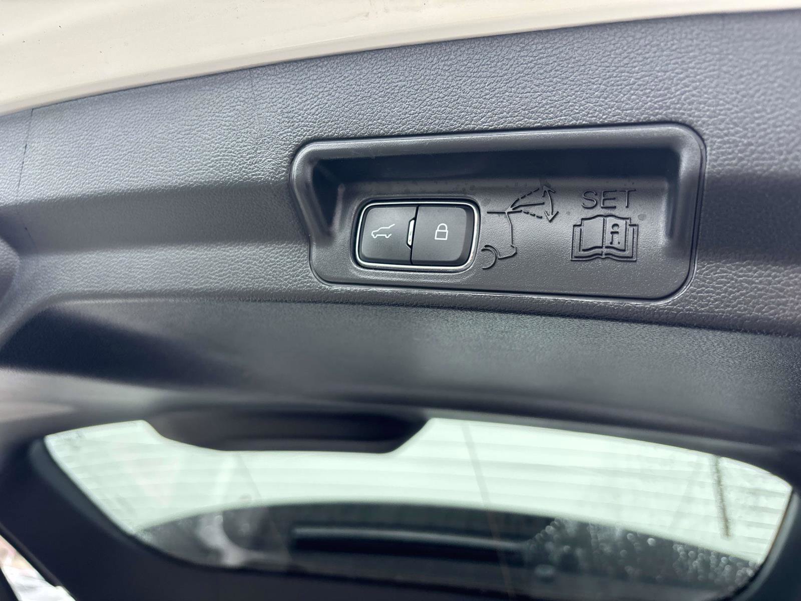 Used 2022 Ford Explorer XLT w/ Equipment Group 202A image 19