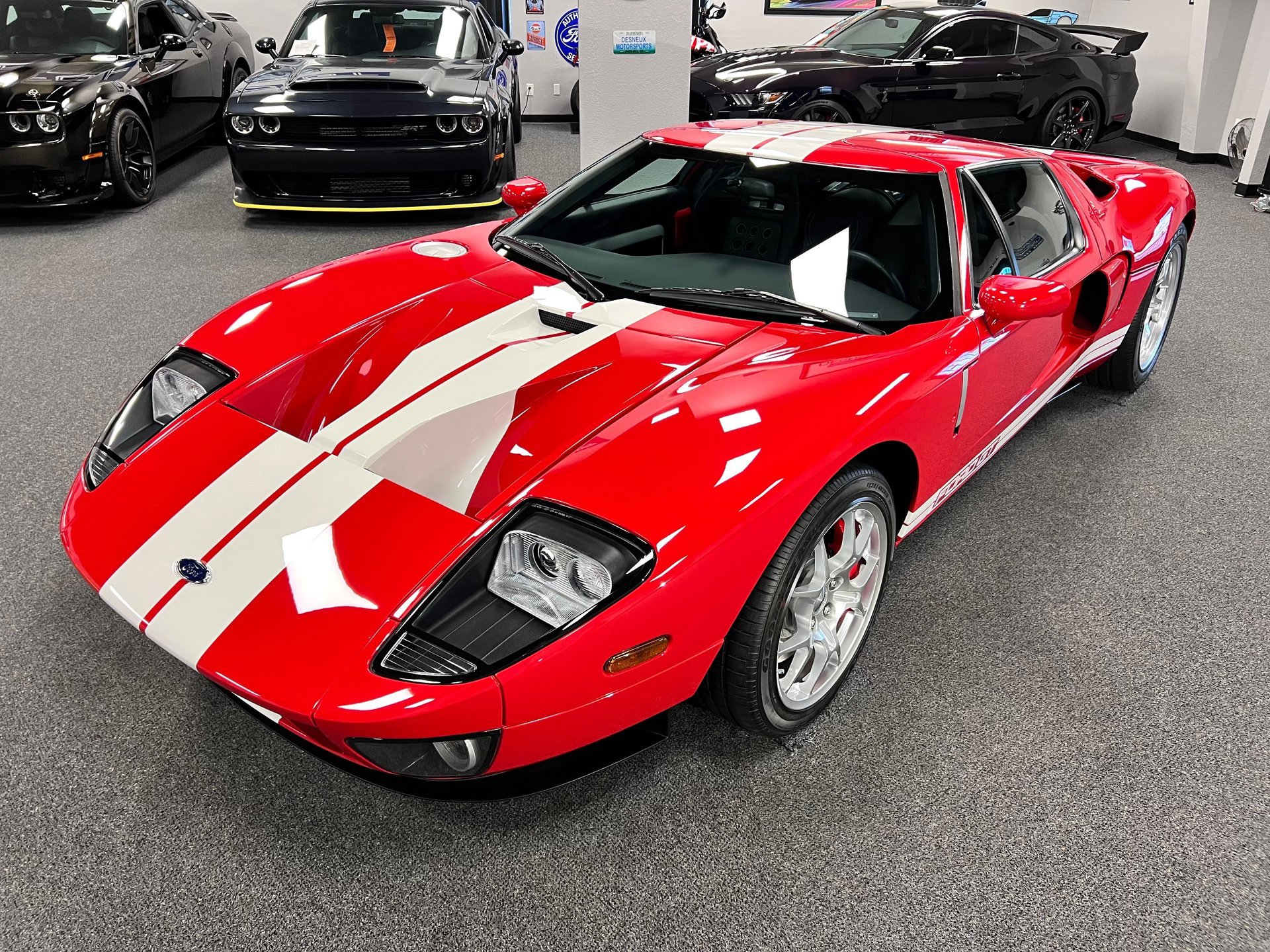 Used 2005 Ford GT RWD image 32