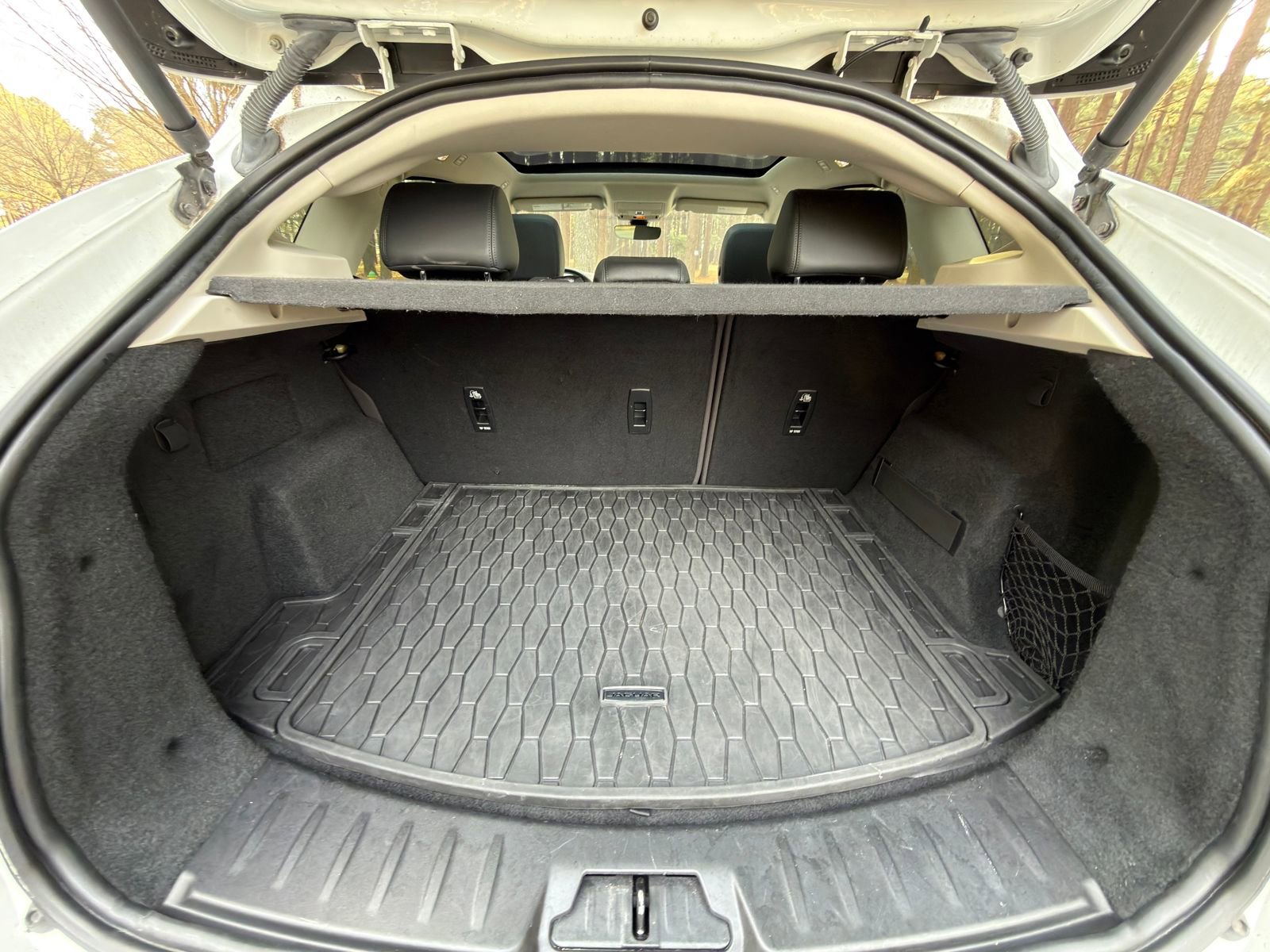 Used 2020 Jaguar E-PACE image 16