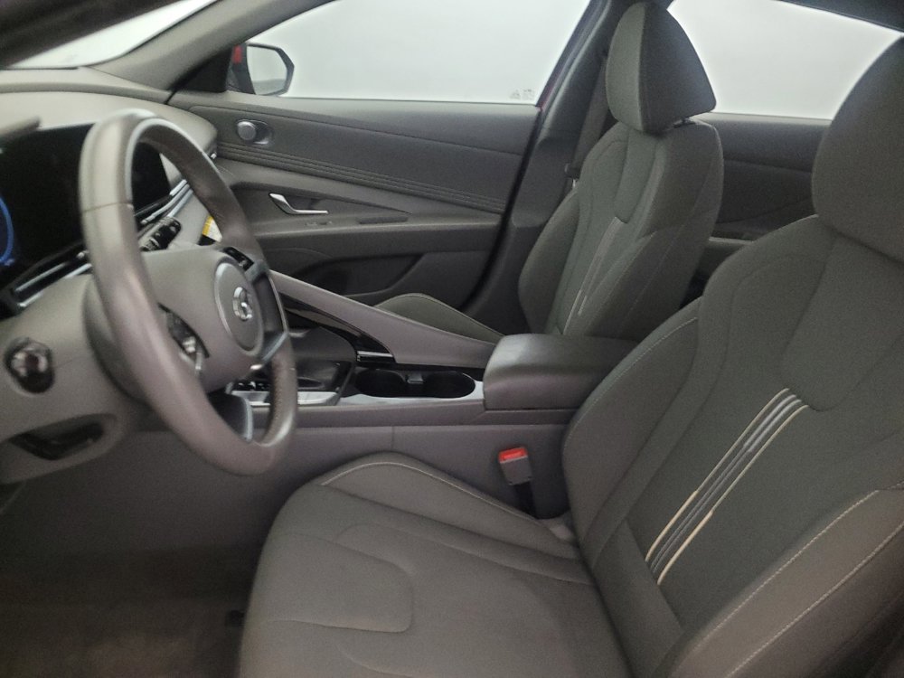 Used 2023 Hyundai Elantra SEL w/ Convenience Package FWD image 17