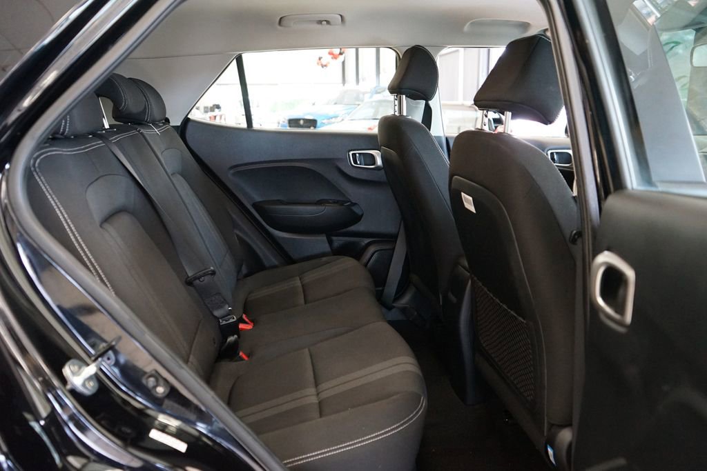Used 2020 Hyundai Venue SEL FWD image 12