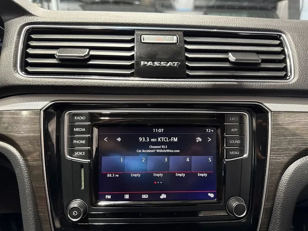 Used 2018 Volkswagen Passat 2.0T SE FWD image 93
