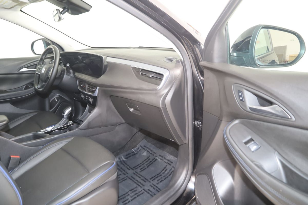 Used 2025 Buick Encore GX Sport Touring AWD/4WD image 39