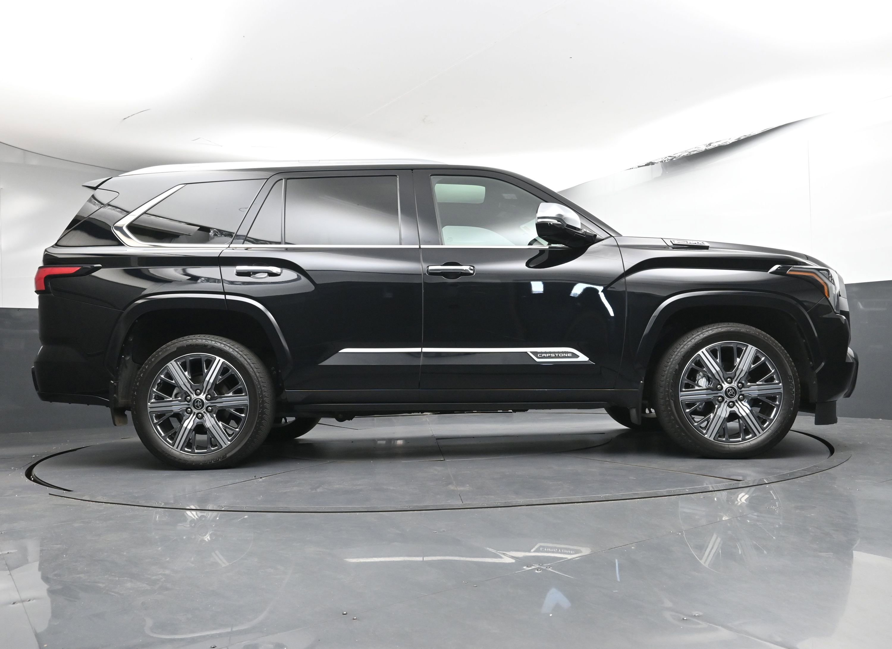 Certified 2024 Toyota Sequoia Capstone image 27