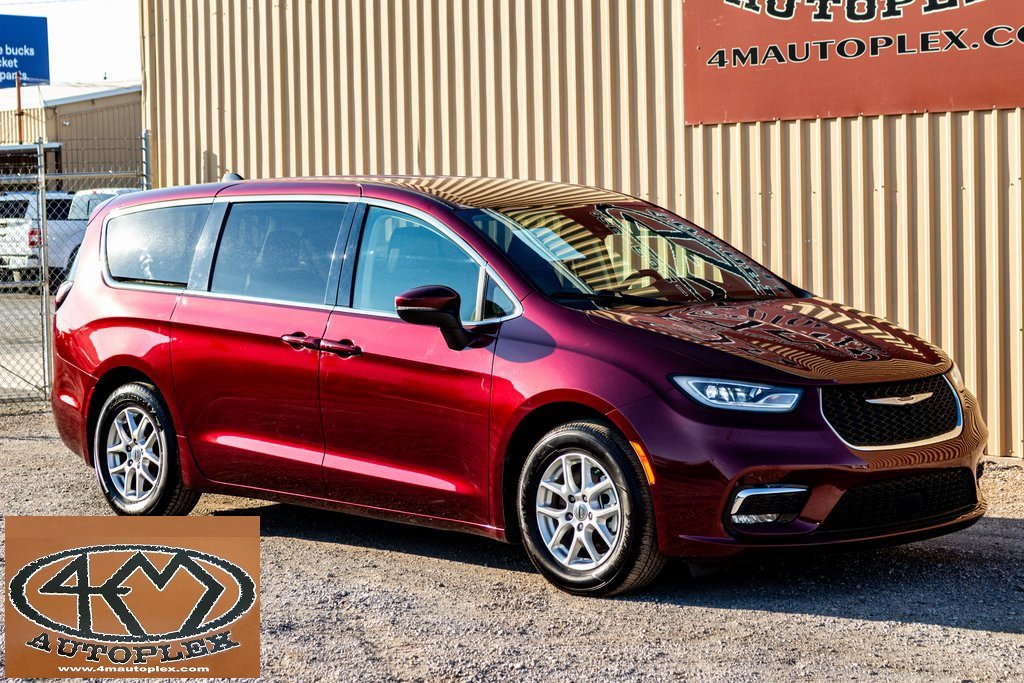 Used 2023 Chrysler Pacifica Touring-L