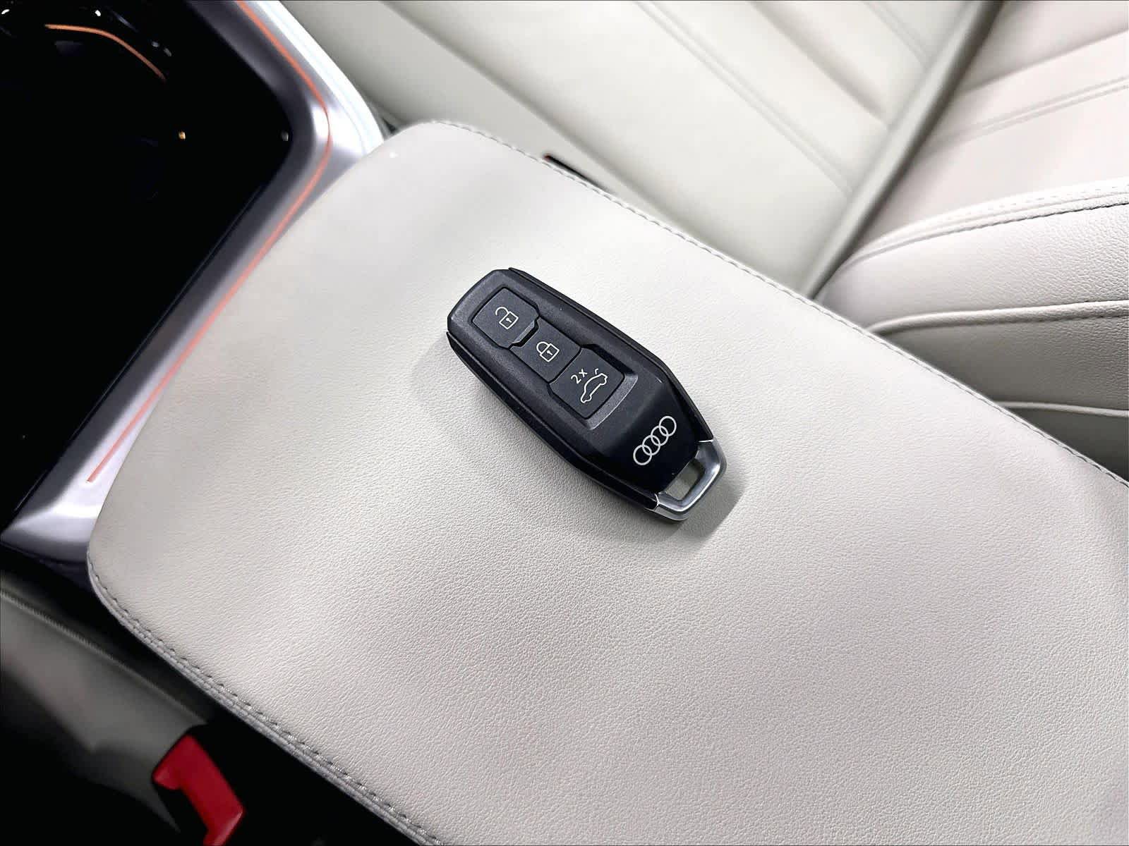 Used 2025 Audi Q5 Premium AWD/4WD image 12