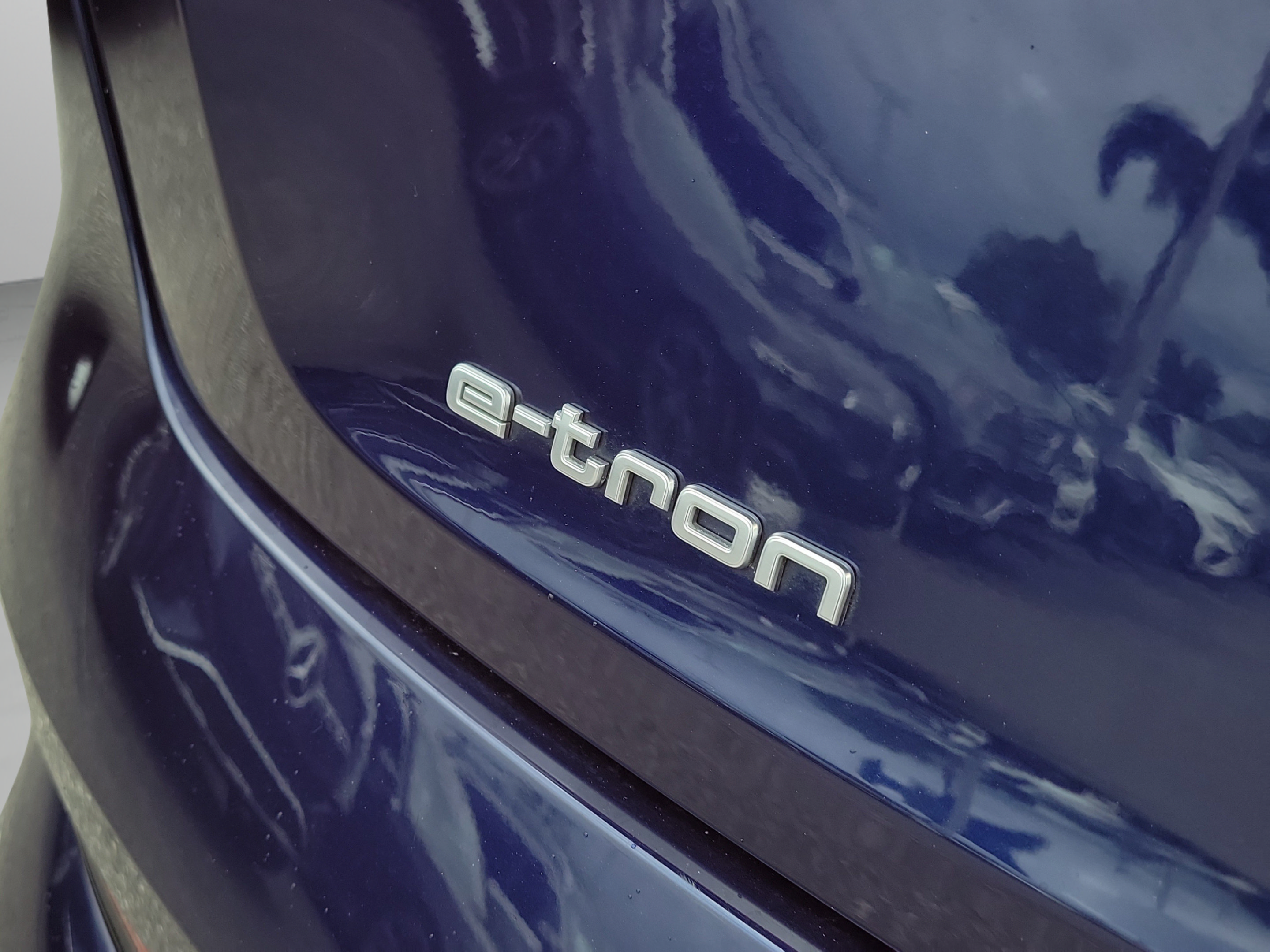 Used 2022 Audi e-tron Premium AWD/4WD image 31