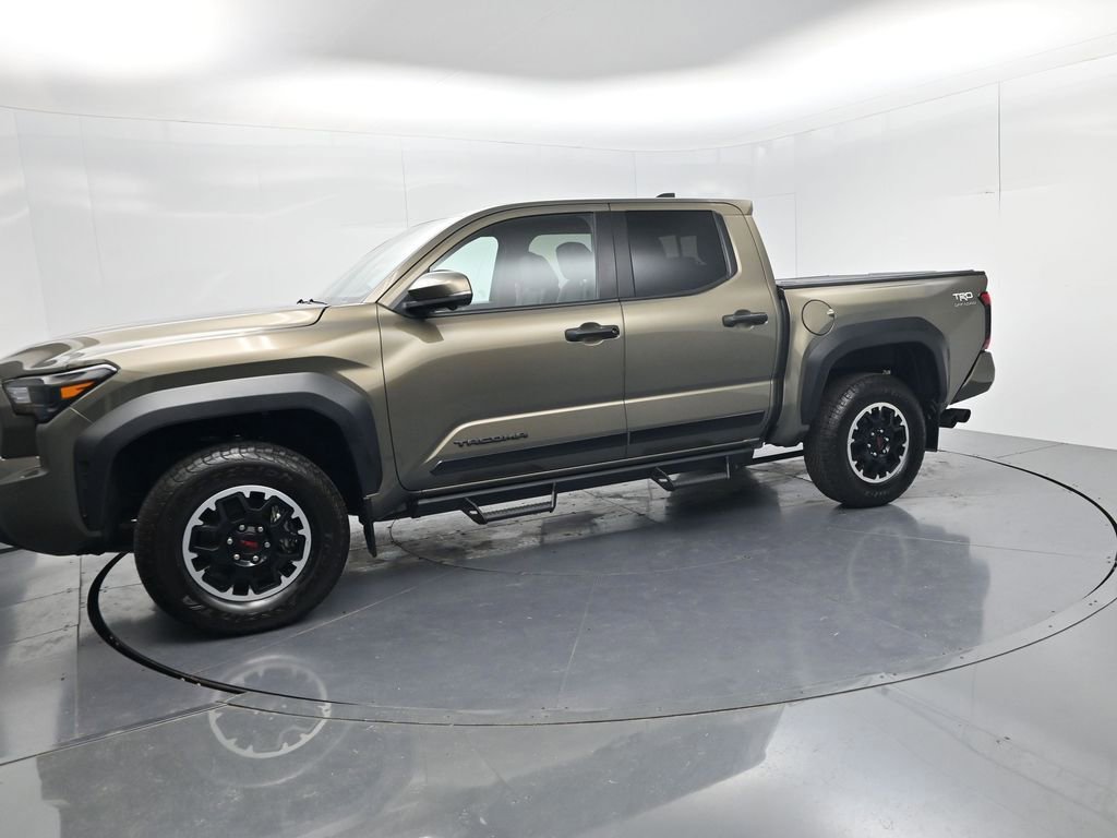 Used 2024 Toyota Tacoma TRD Off-Road w/ TRD Off Road Premium Package AWD/4WD image 4