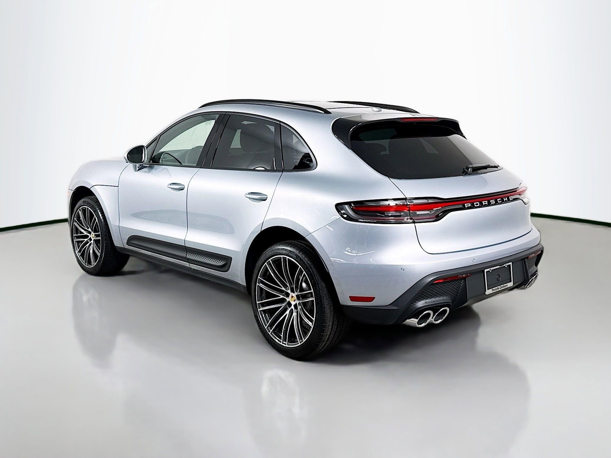 Certified 2026 Porsche Macan image 3