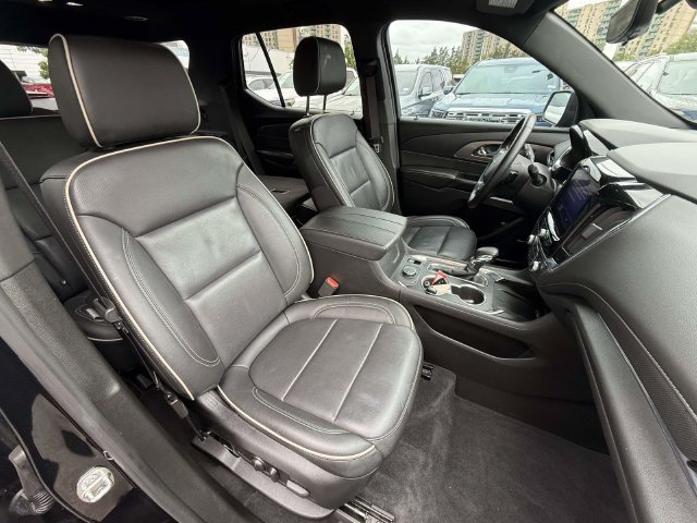 Used 2023 Chevrolet Traverse Premier w/ Redline Edition FWD image 8