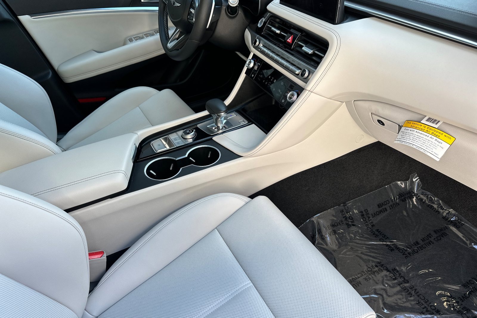 Used 2025 Genesis G70 2.5T image 16