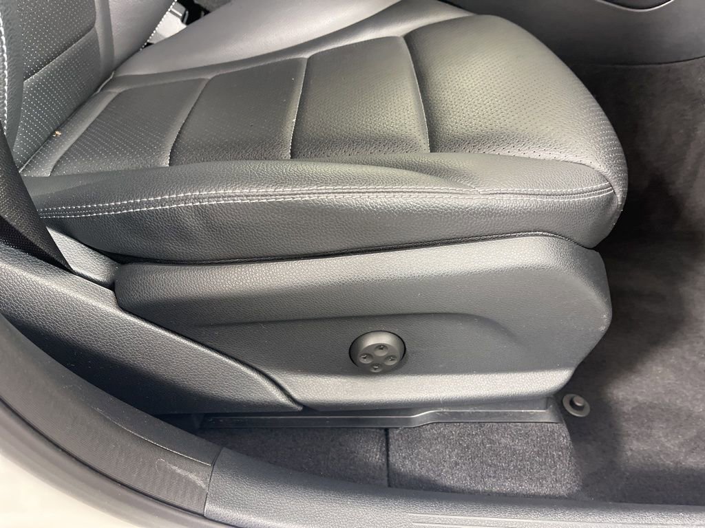 Used 2022 Mercedes-Benz GLC 300 4MATIC w/ Multimedia Package Lite image 10