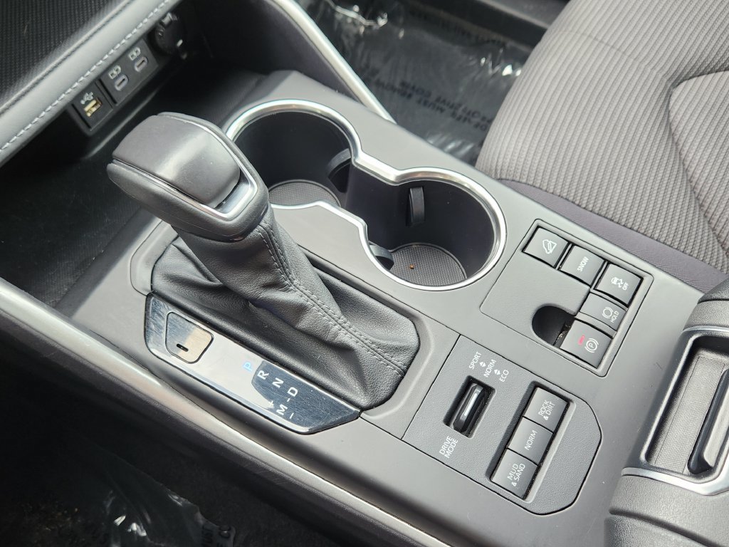 Used 2025 Toyota Highlander LE AWD/4WD image 11
