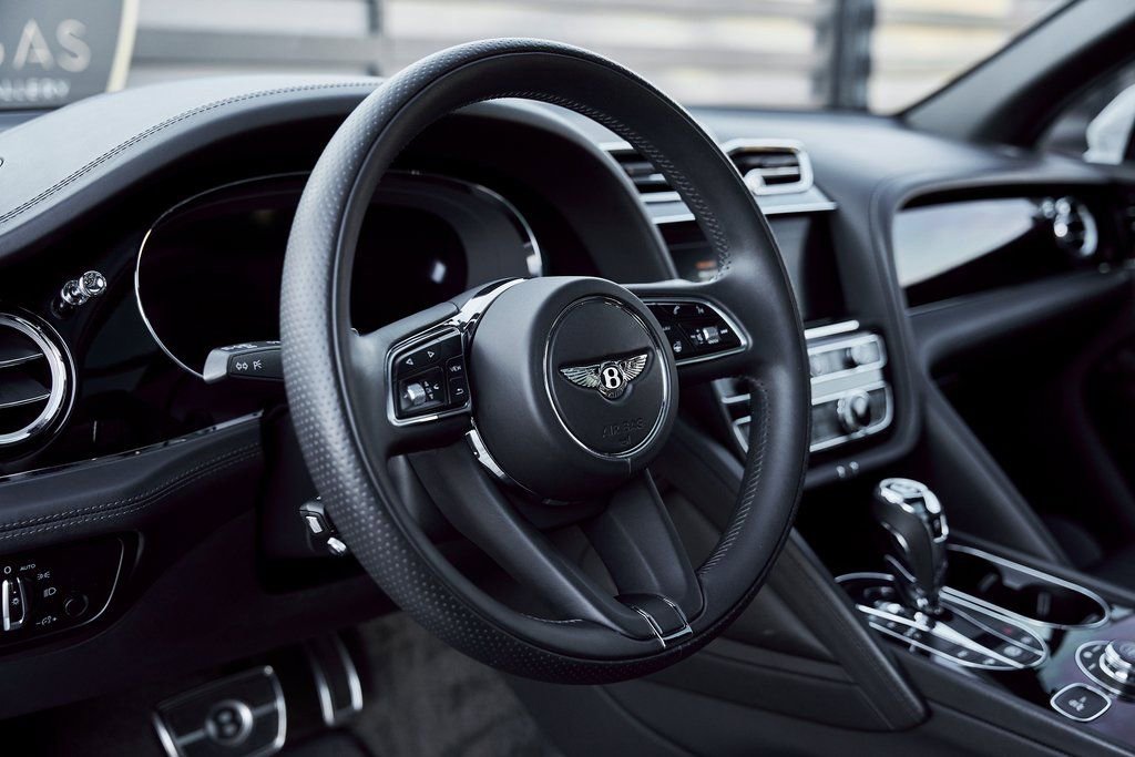 Used 2022 Bentley Bentayga image 35