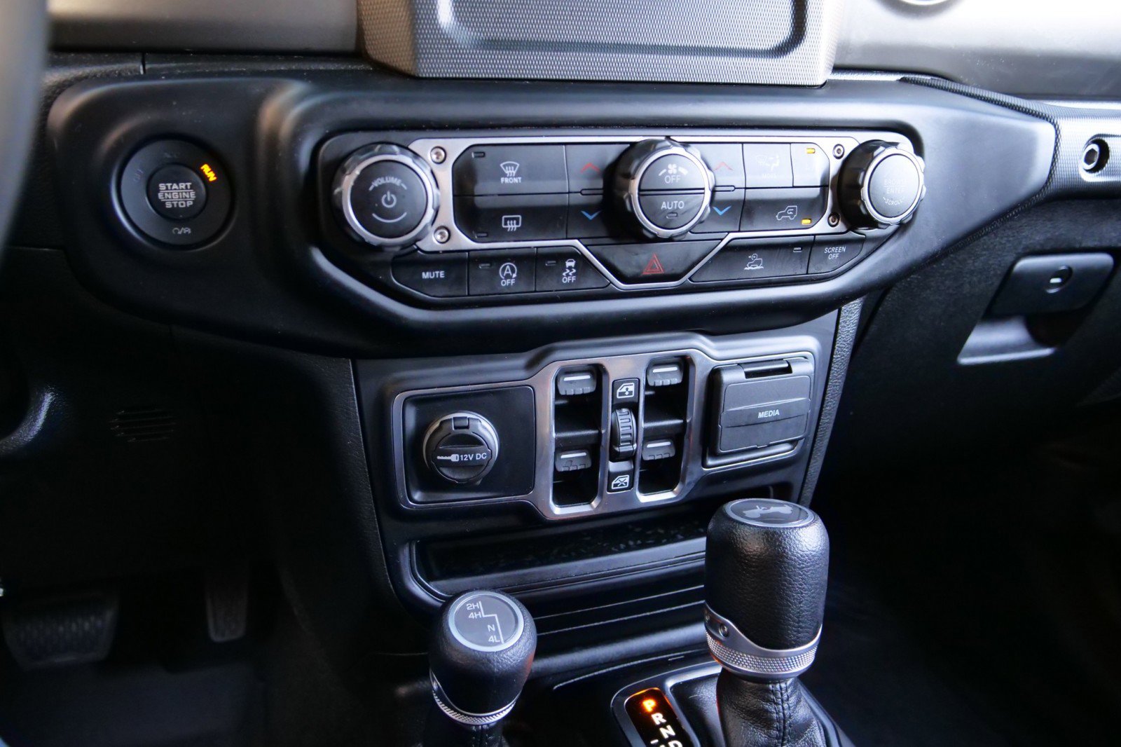 Used 2022 Jeep Wrangler Unlimited Sport image 15