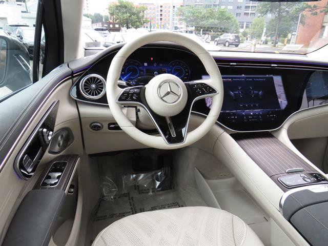 Certified 2023 Mercedes-Benz EQS 580 4MATIC SUV w/ Exclusive Trim Package image 9