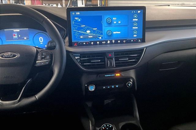 Used 2025 Ford Escape Platinum w/ Premium Technology Package FWD image 6