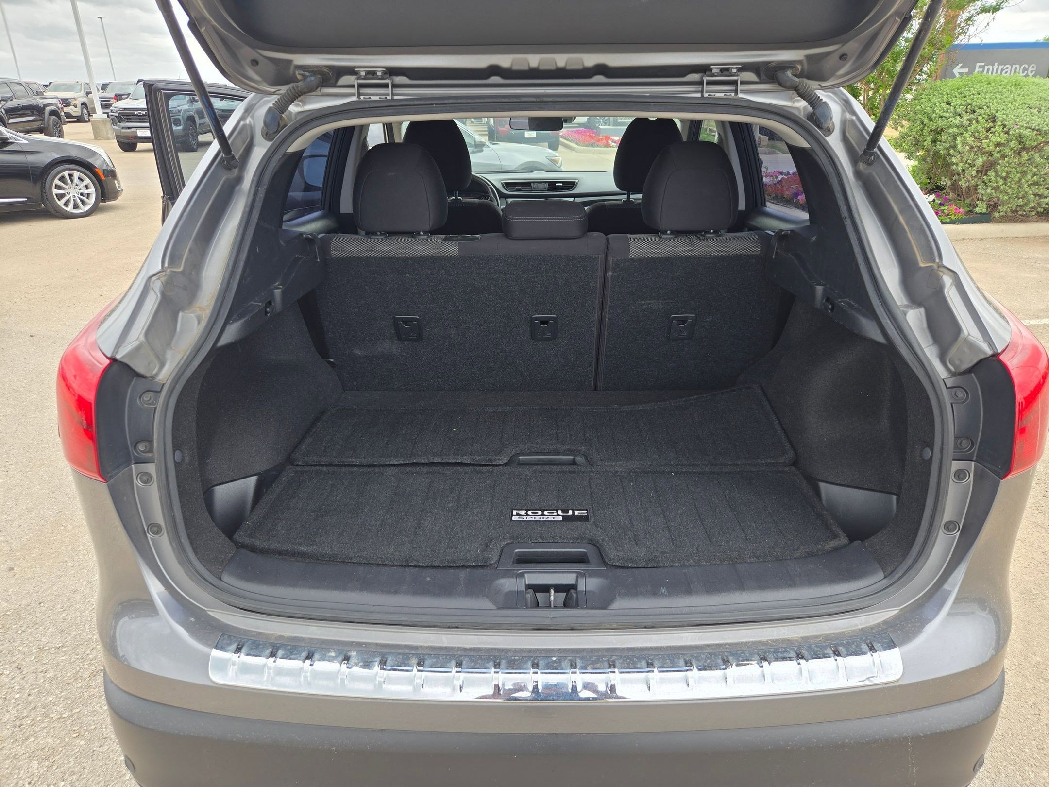 Used 2019 Nissan Rogue Sport SV w/ Technology Package image 19