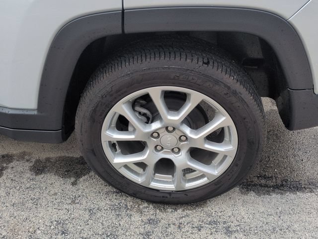 Used 2024 Jeep Compass Latitude AWD/4WD image 34