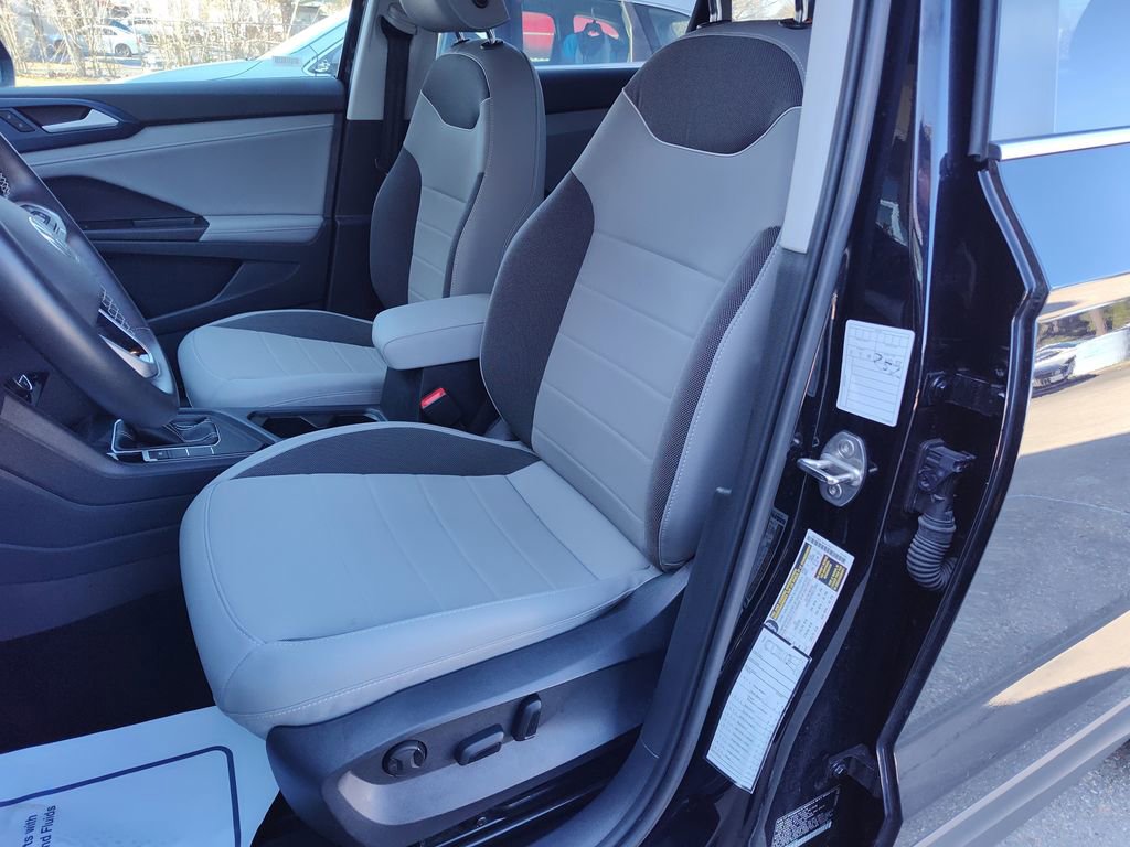 Used 2024 Volkswagen Taos SE image 22