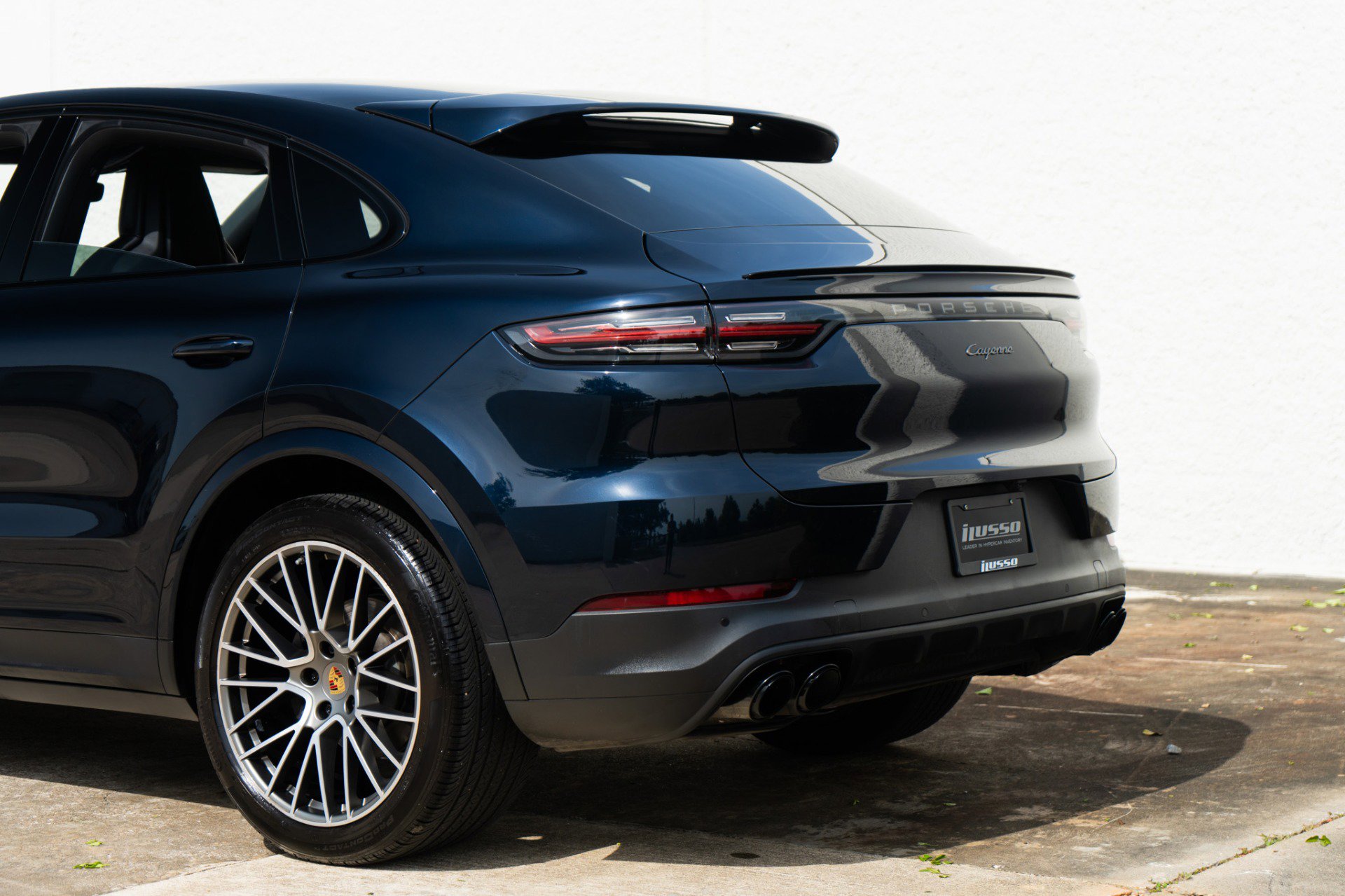 Used 2023 Porsche Cayenne Platinum Edition AWD/4WD image 16