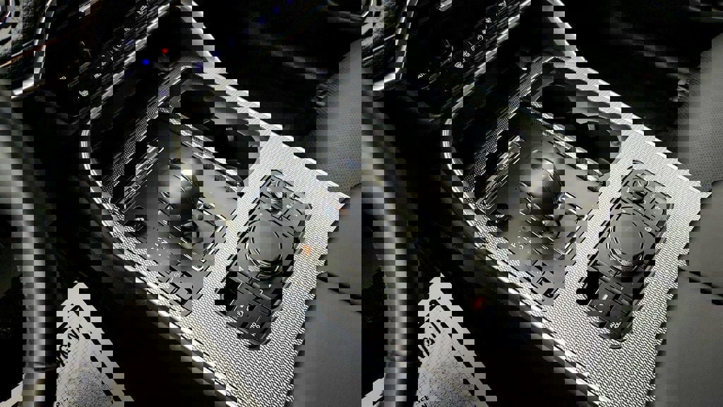 Used 2025 MAZDA CX-90 Plug-In Hybrid w/ Preferred image 17