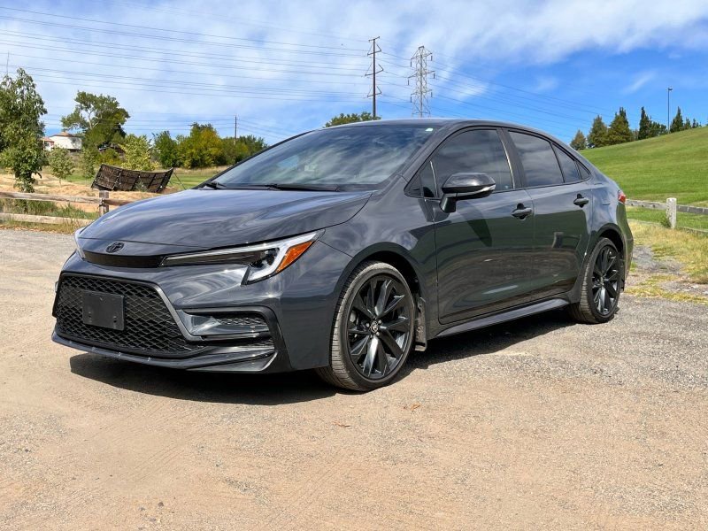 Used 2025 Toyota Corolla SE image 3