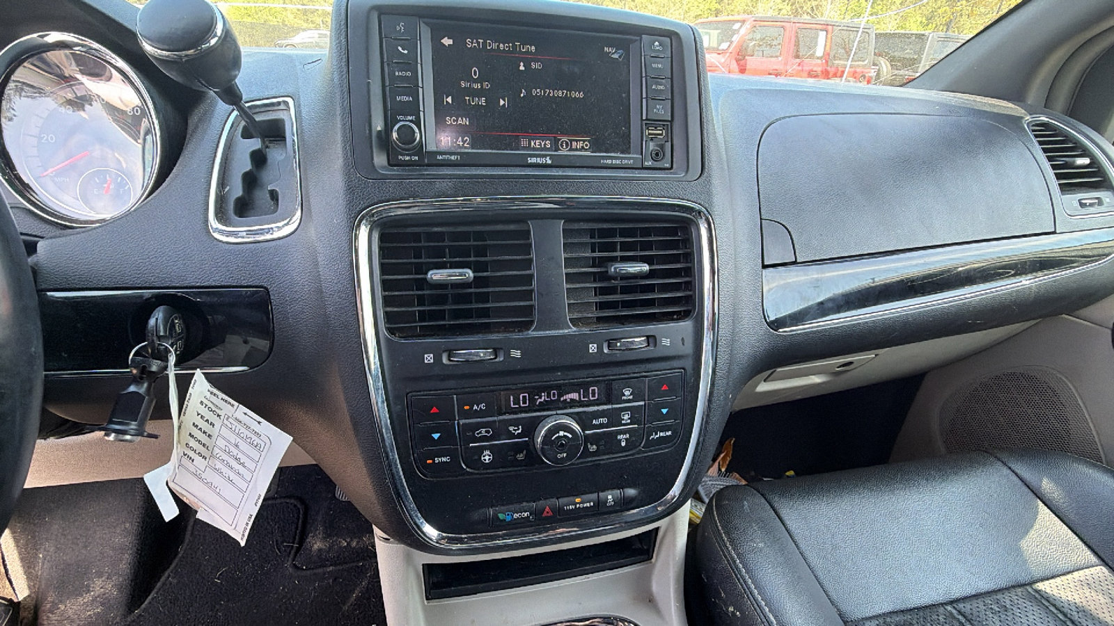 Used 2016 Dodge Grand Caravan SXT image 29