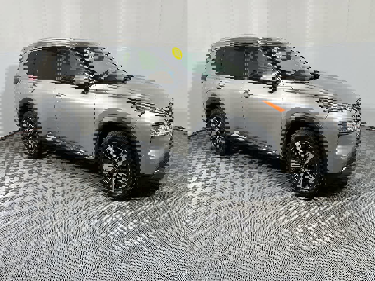 Used 2023 Nissan Rogue SL w/ SL Premium Package image 2