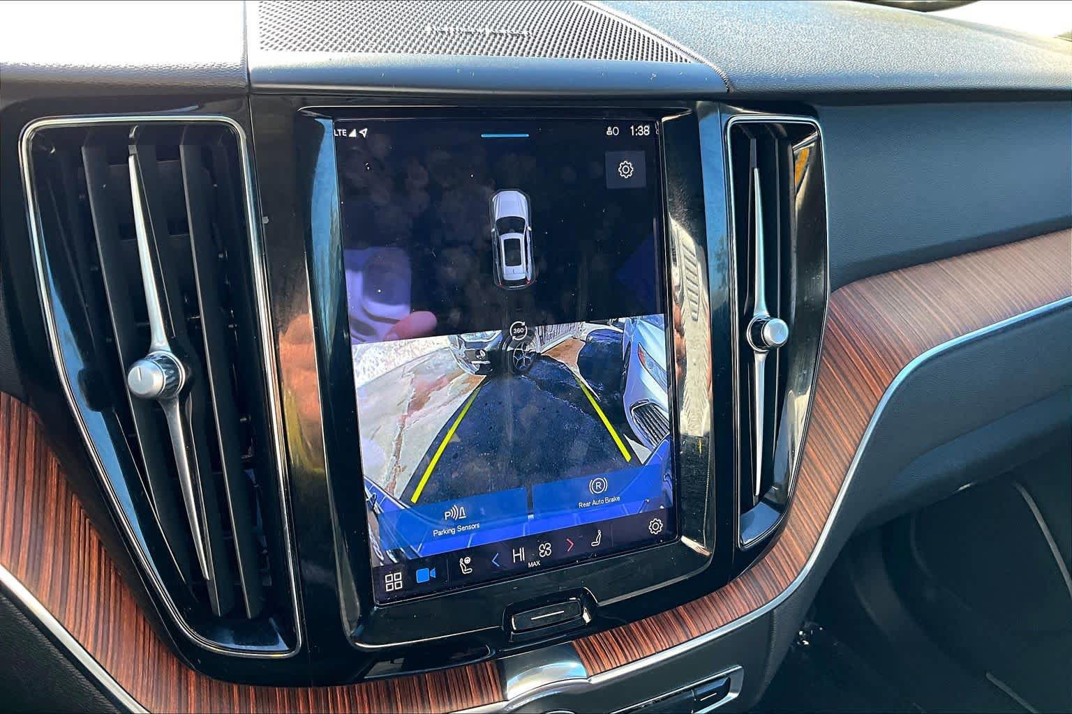 Certified 2023 Volvo XC60 B5 Plus w/ Climate Package AWD/4WD image 28
