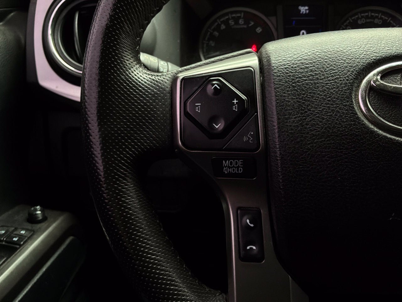 Used 2021 Toyota Tacoma SR5 RWD image 38
