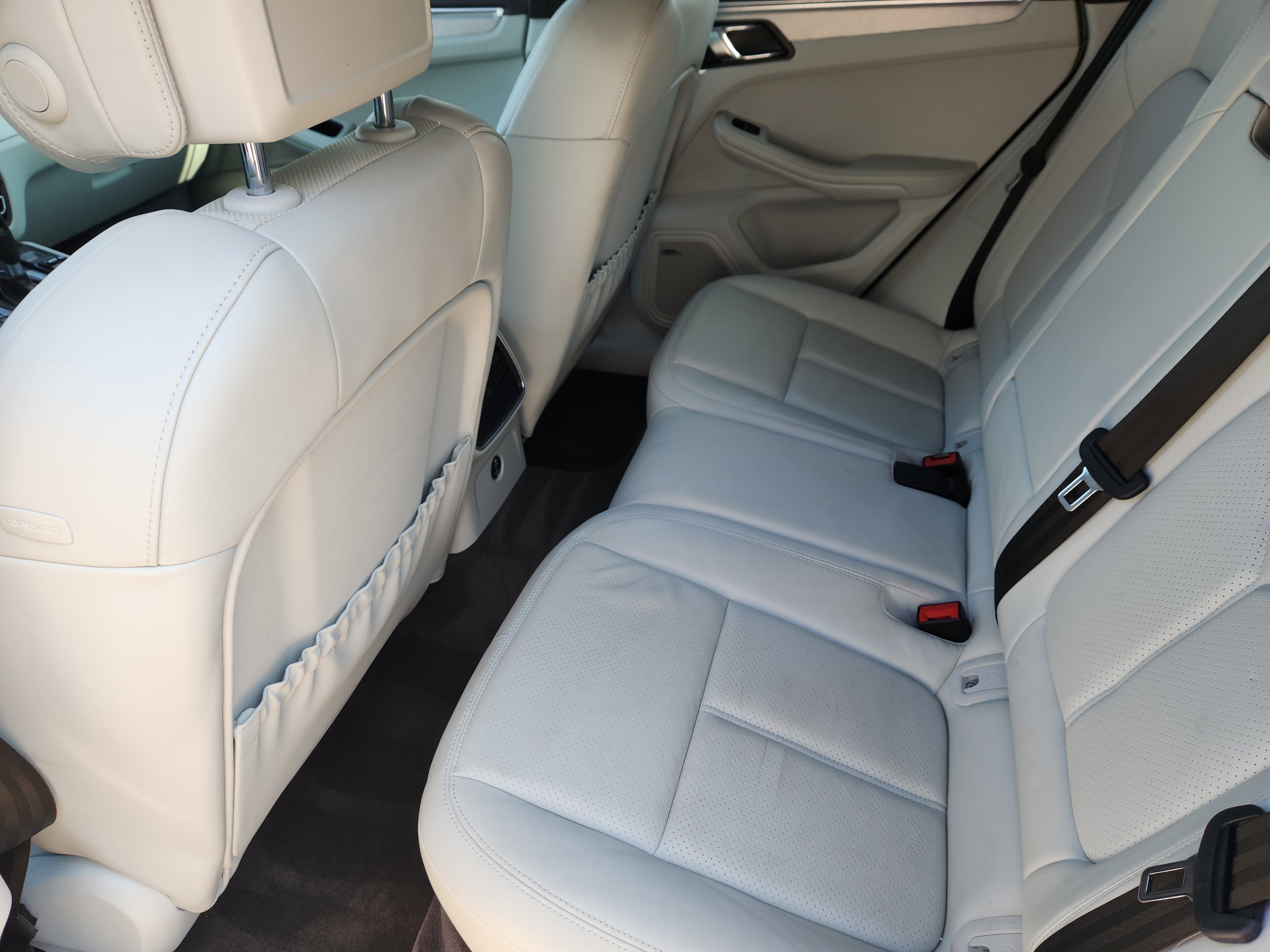 Used 2020 Porsche Macan Turbo image 30