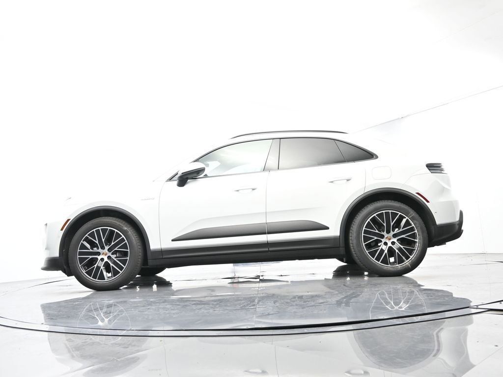 Certified 2025 Porsche Macan Electric image 47