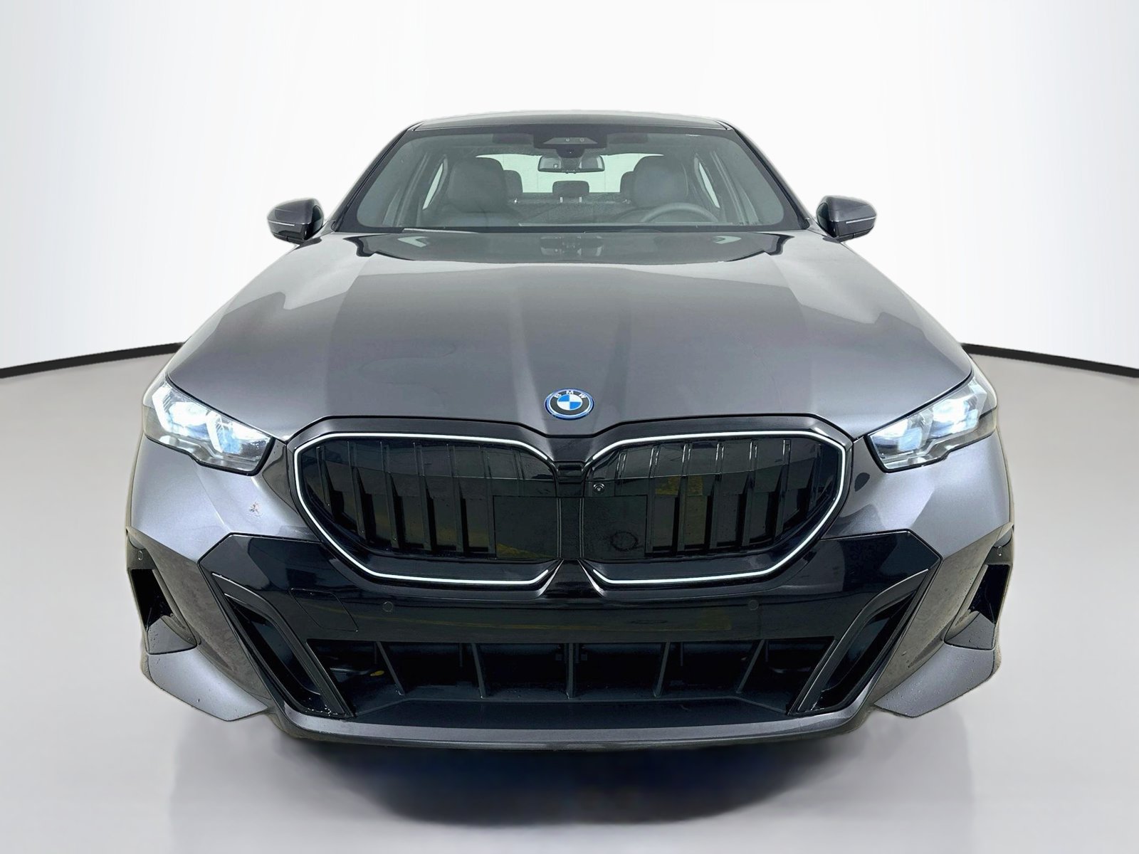 New 2027 BMW 550e xDrive AWD/4WD image 2