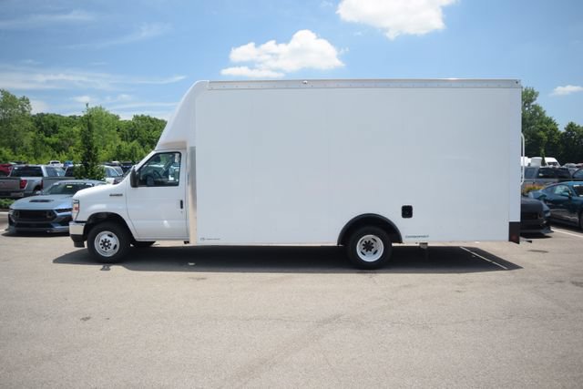 New 2027 Ford E-450 and Econoline 450 Super Duty w/ Power Equipment Group RWD image 17