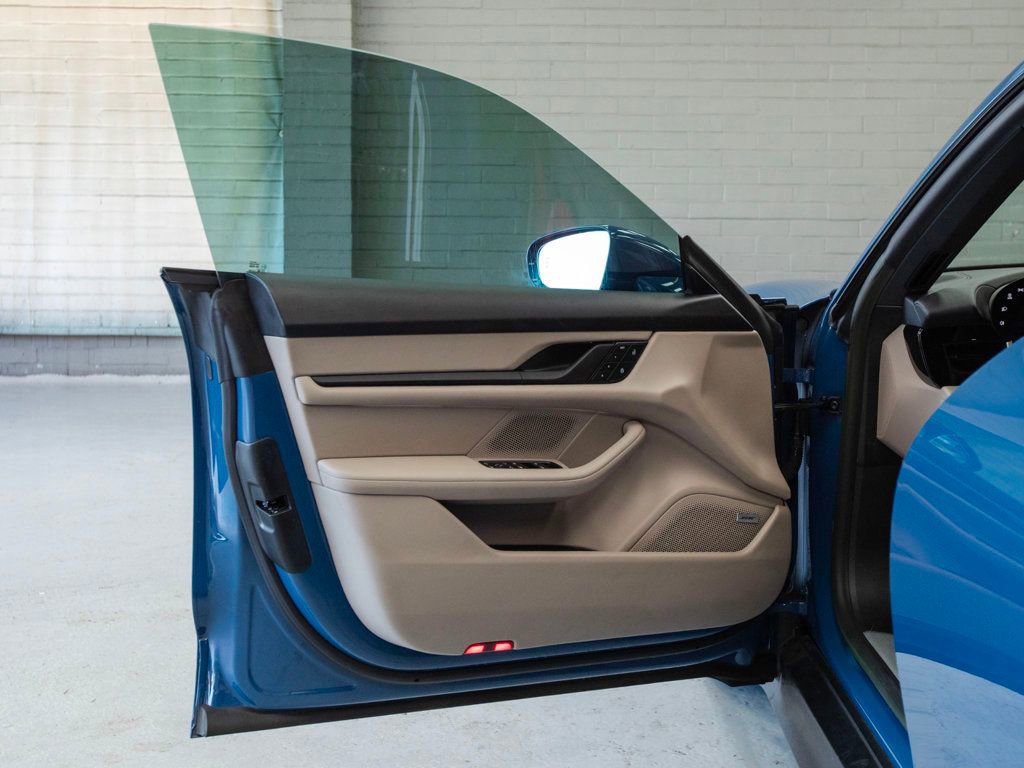 Used 2022 Porsche Taycan 4S image 33