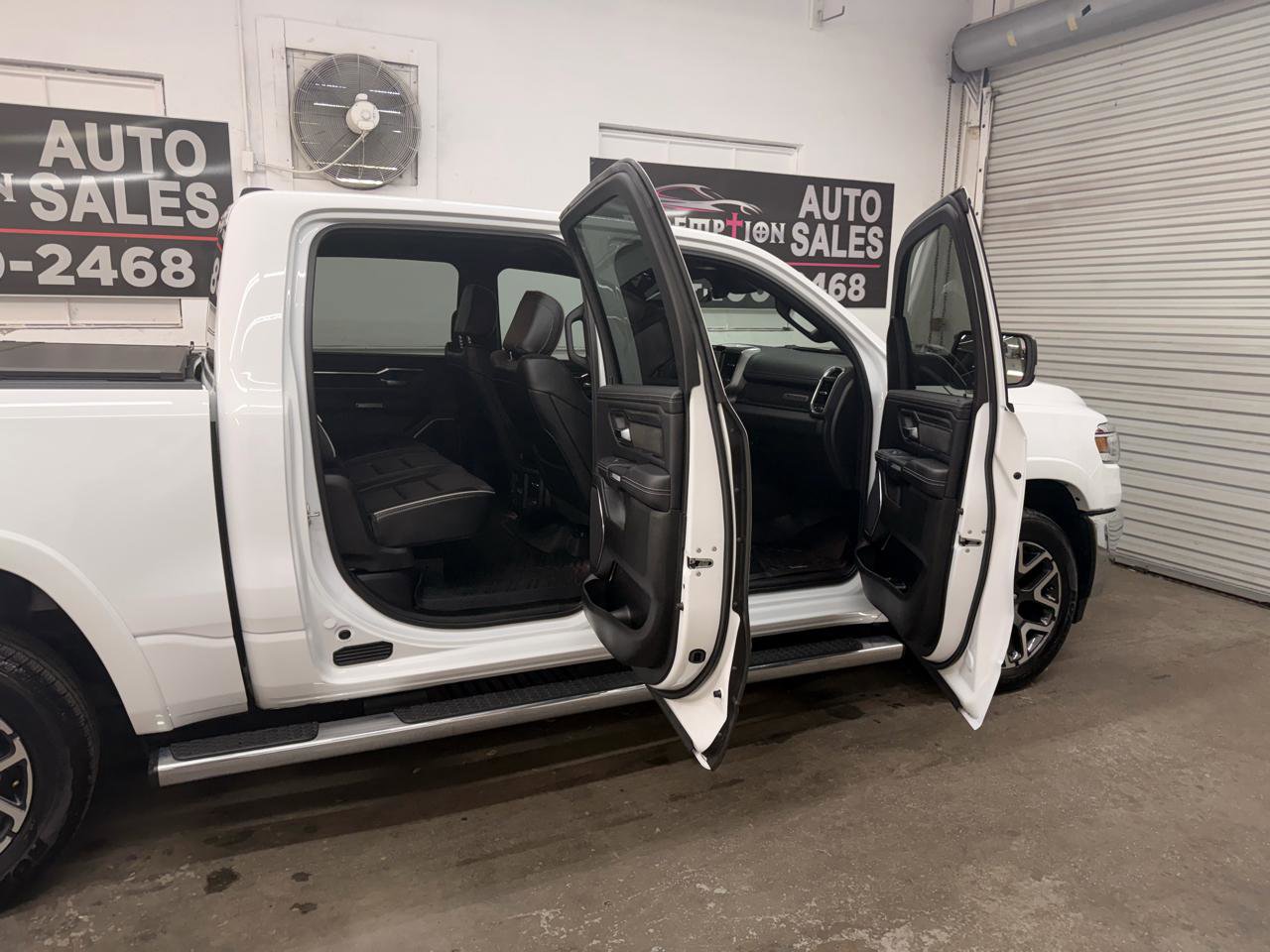 Used 2025 RAM 1500 Laramie AWD/4WD image 33