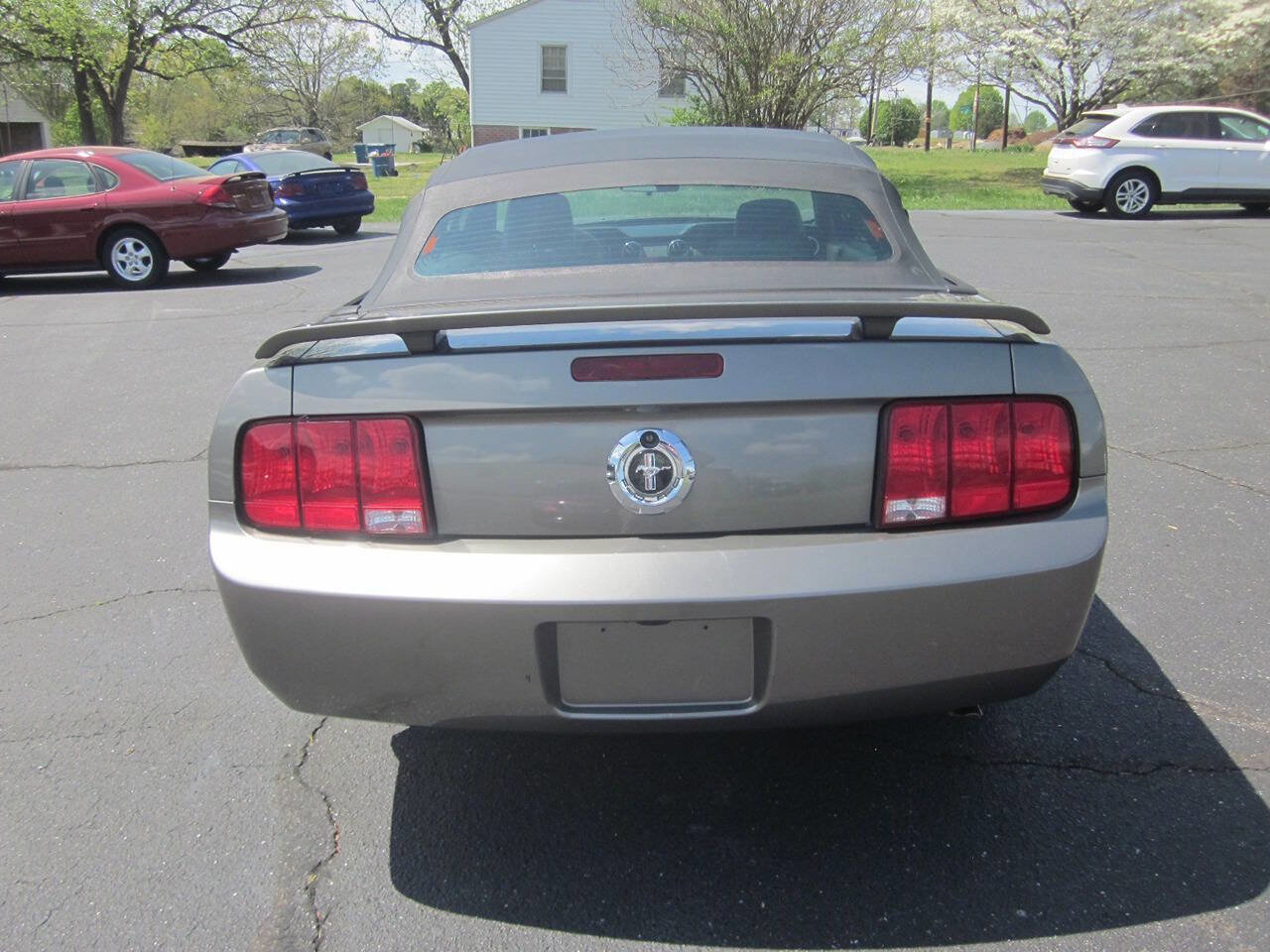 Used 2005 Ford Mustang Premium image 7