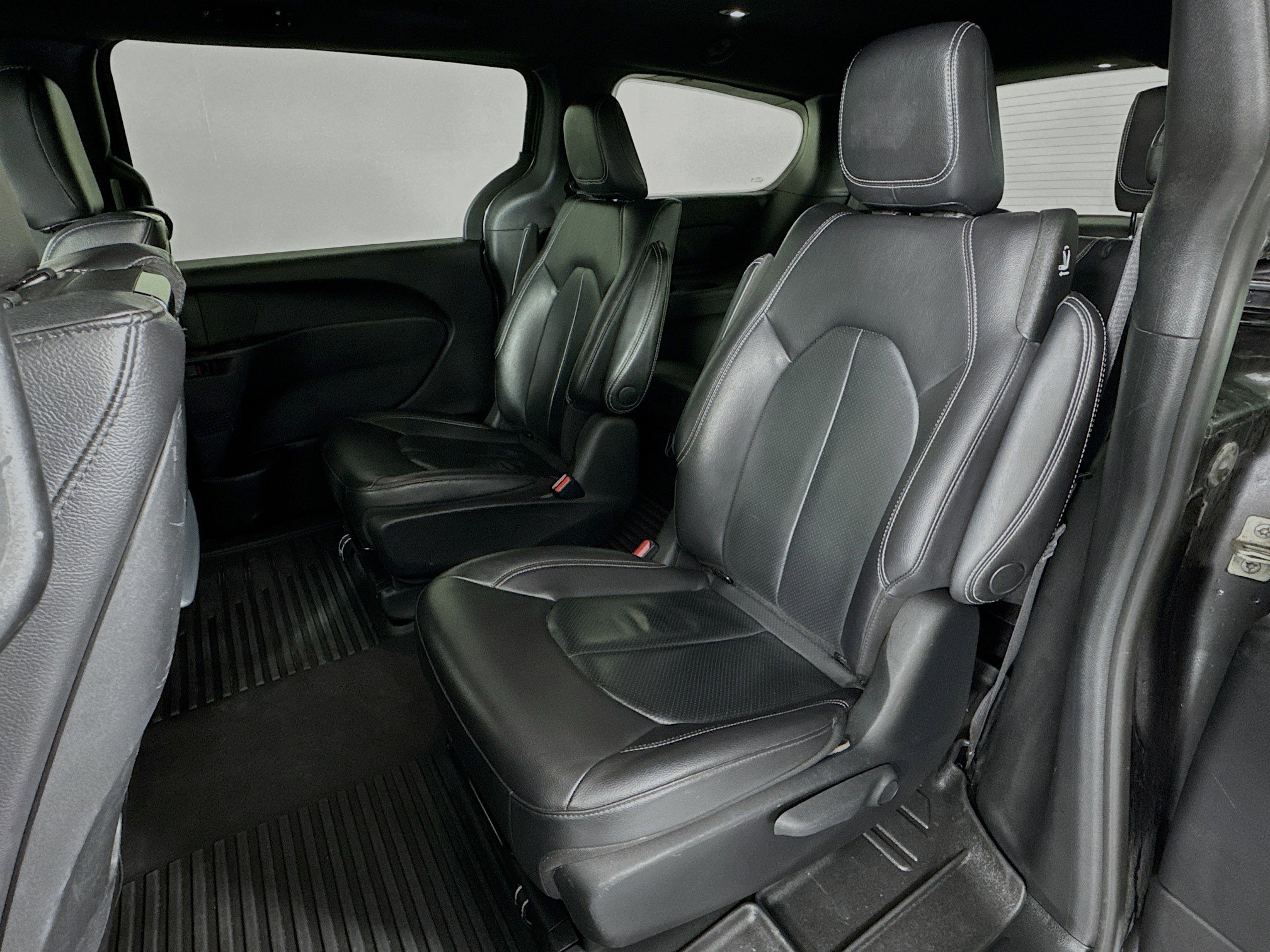 Used 2022 Chrysler Pacifica Touring-L w/ Uconnect Theater Family Group image 24