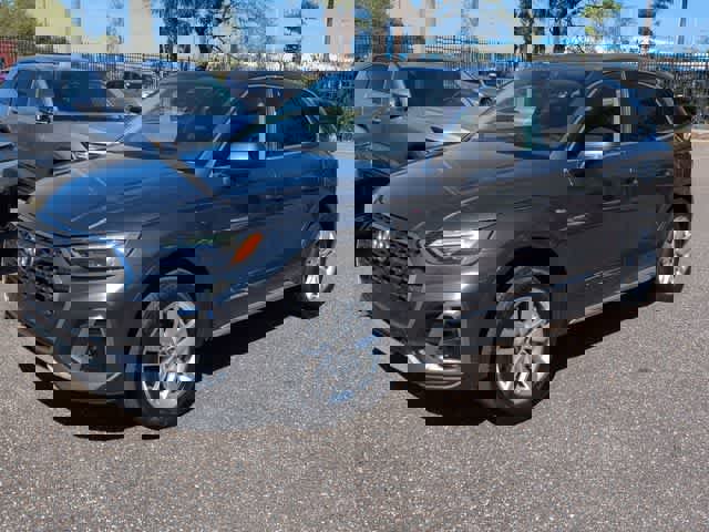 Used 2023 Audi Q5 2.0T Premium w/ Convenience Package image 4